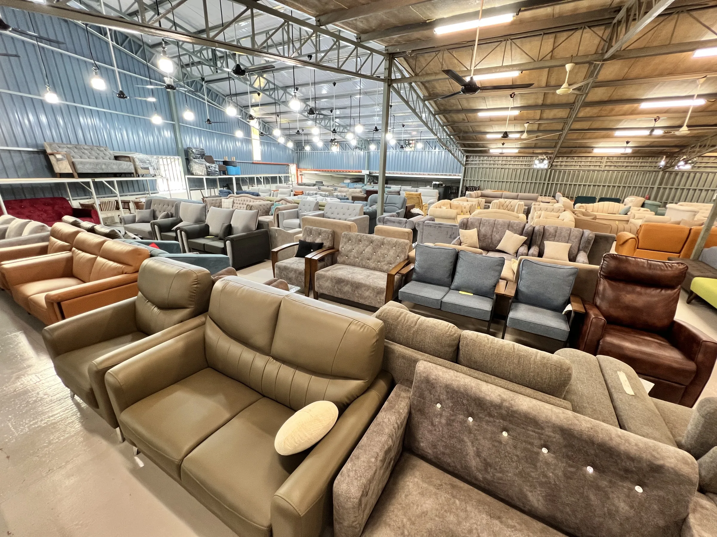 Pilihan sofa di bilik pameran Tandop, Jitra